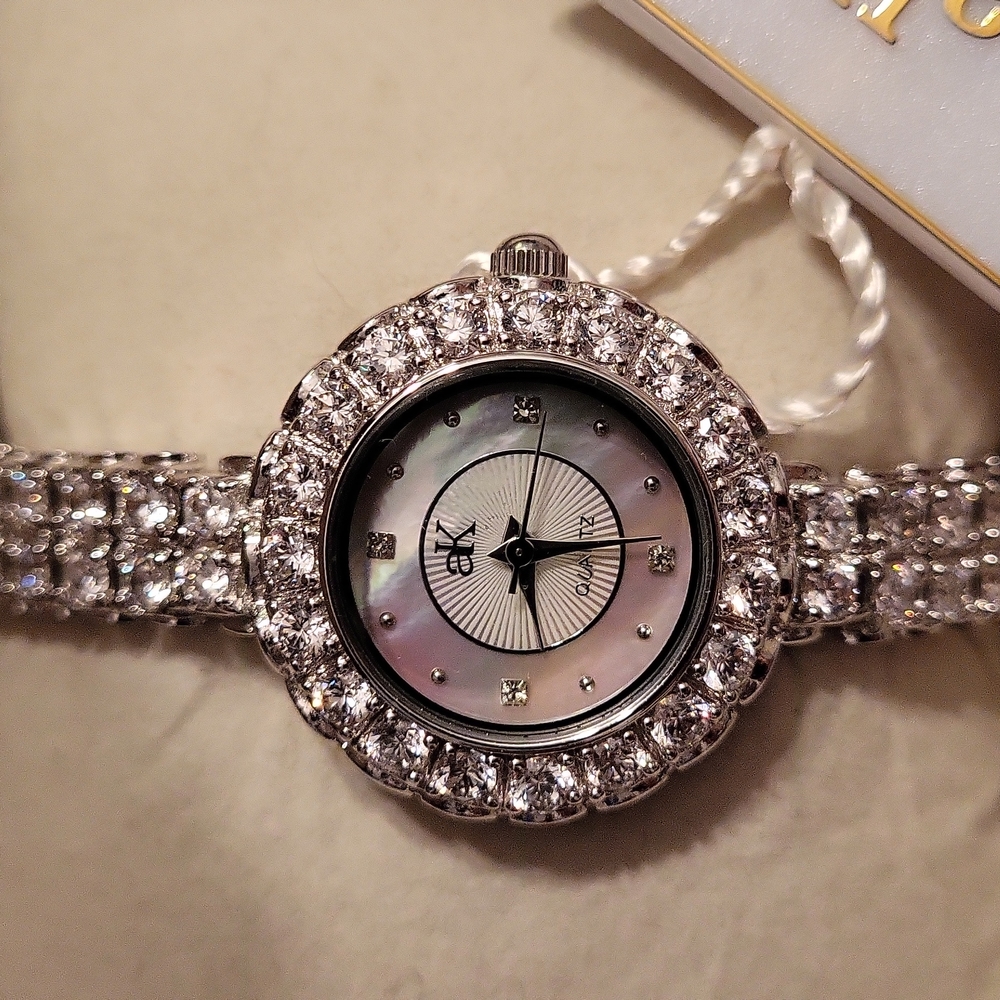 Adee Kaye Watch